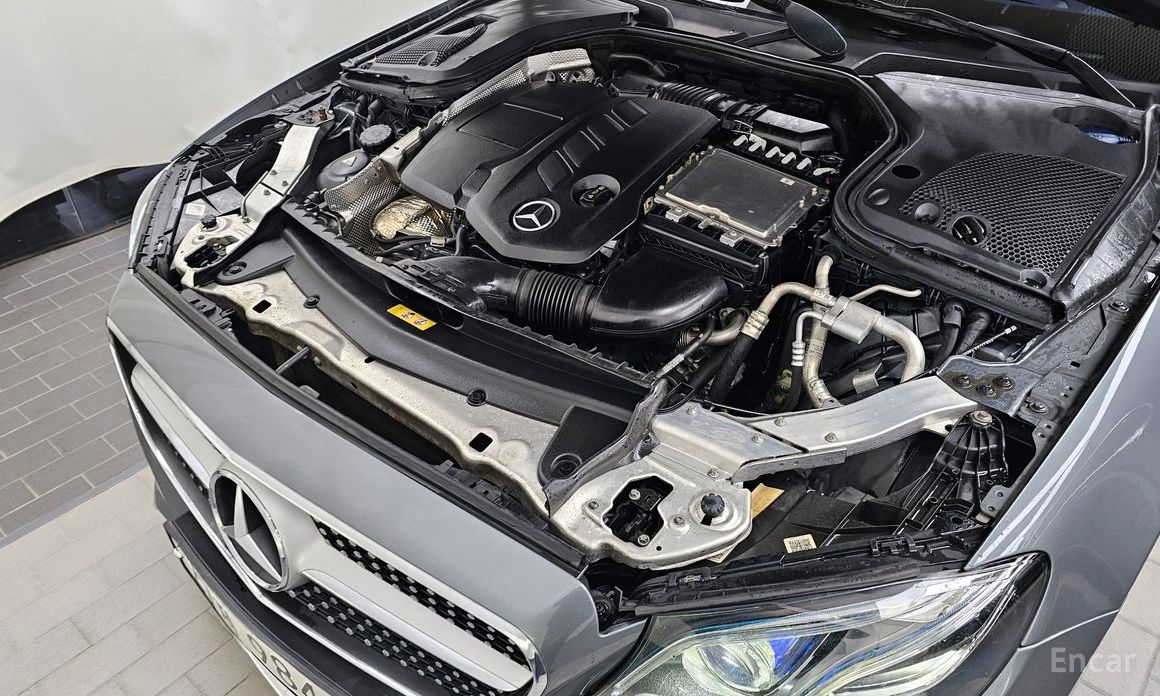 Mercedes E220D COUPE thumbnail 6