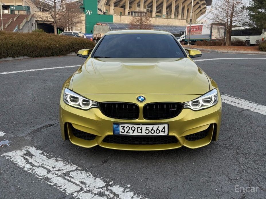 BMW M4 F82 Convertible thumbnail 2