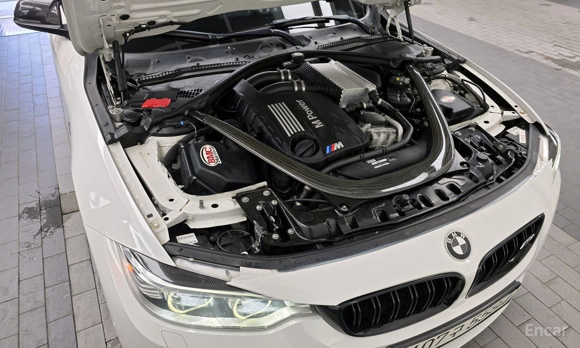 BMW M4 F82 Convertible Performance Silencer Edition thumbnail 6