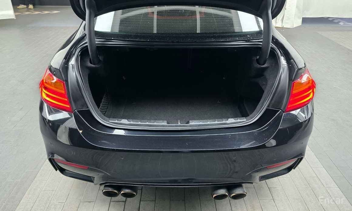 BMW M4 F82 Coupe Performance Silencer Edition thumbnail 7