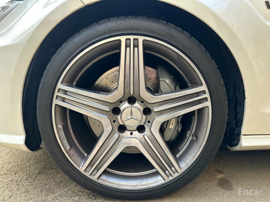 Mercedes-Benz CLS-Class CLS63 AMG 2013 thumbnail 4