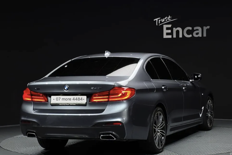 BMW 540i G30 xDrive M Sport PLUS thumbnail 2