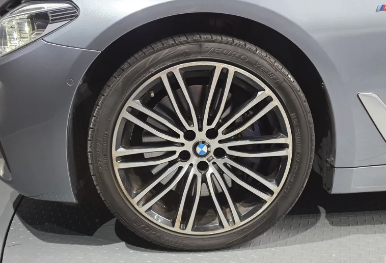 BMW 540i G30 xDrive M Sport PLUS thumbnail 5