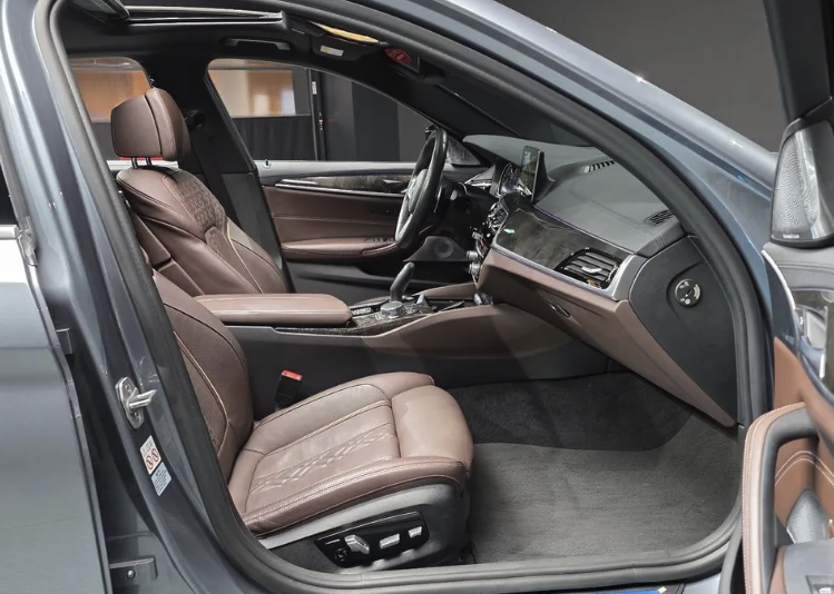 BMW 540i G30 xDrive M Sport PLUS thumbnail 8