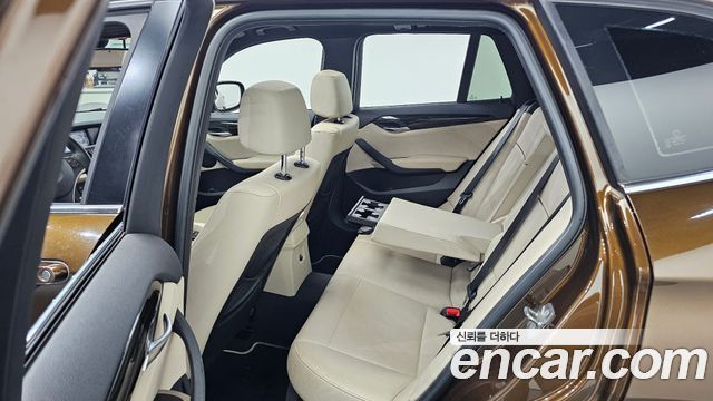 BMW X1 xDrive 23d 2010 thumbnail 12