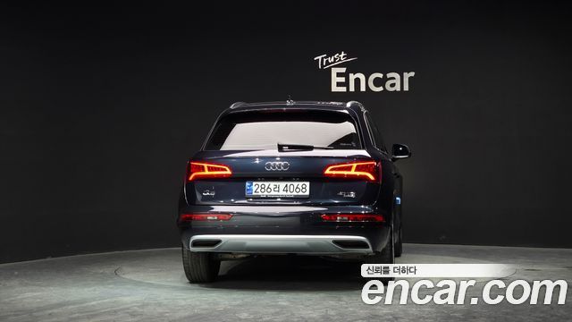 Audi Q5 40 TDI 콰트로 프리미엄 2020 thumbnail 4