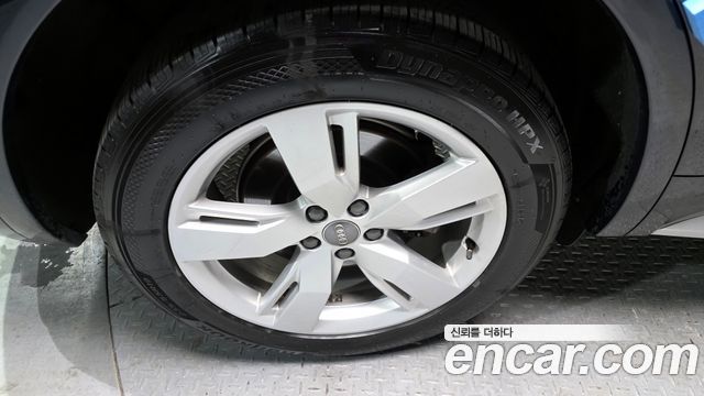 Audi Q5 40 TDI 콰트로 프리미엄 2020 thumbnail 5