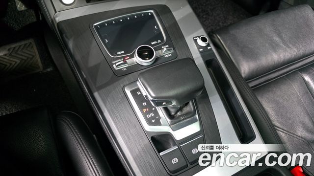 Audi Q5 40 TDI 콰트로 프리미엄 2020 thumbnail 9