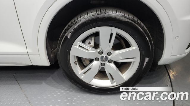 Audi Q5 45 TFSI 콰트로 프리미엄 2020 thumbnail 5