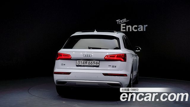 Audi Q5 45 TFSI 콰트로 프리미엄 2020 thumbnail 4