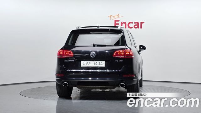 Volkswagen Touareg V8 4.2 TDI R-Line 2013 thumbnail 4