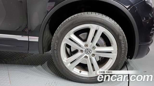 Volkswagen Touareg V8 4.2 TDI R-Line 2013 thumbnail 5