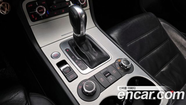 Volkswagen Touareg V8 4.2 TDI R-Line 2013 thumbnail 9
