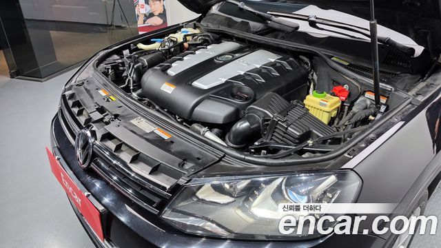 Volkswagen Touareg V8 4.2 TDI R-Line 2013 thumbnail 6