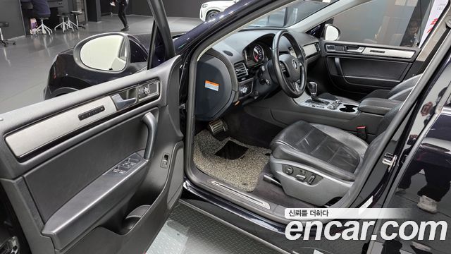 Volkswagen Touareg V8 4.2 TDI R-Line 2013 thumbnail 11