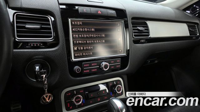 Volkswagen Touareg V8 4.2 TDI R-Line 2013 thumbnail 14