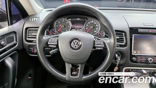 Volkswagen Touareg V8 4.2 TDI R-Line 2013 thumbnail 13