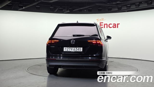 Volkswagen Tiguan 2.0 TDI 프리미엄 2018 thumbnail 4
