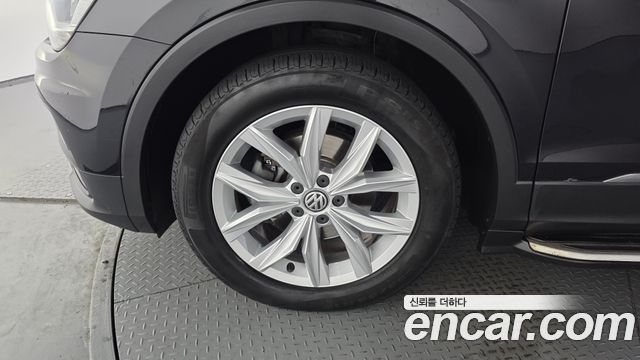 Volkswagen Tiguan 2.0 TDI 프리미엄 2018 thumbnail 5