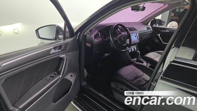 Volkswagen Tiguan 2.0 TDI 프리미엄 2018 thumbnail 11