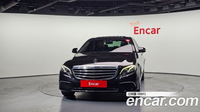 Mercedes-Benz E-Class E220d 익스클루시브 2017 thumbnail 3