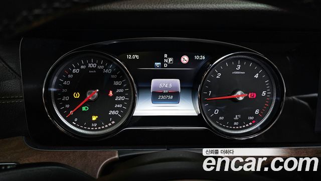 Mercedes-Benz E-Class E220d 익스클루시브 2017 thumbnail 8