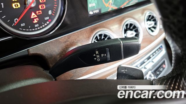 Mercedes-Benz E-Class E220d 익스클루시브 2017 thumbnail 9