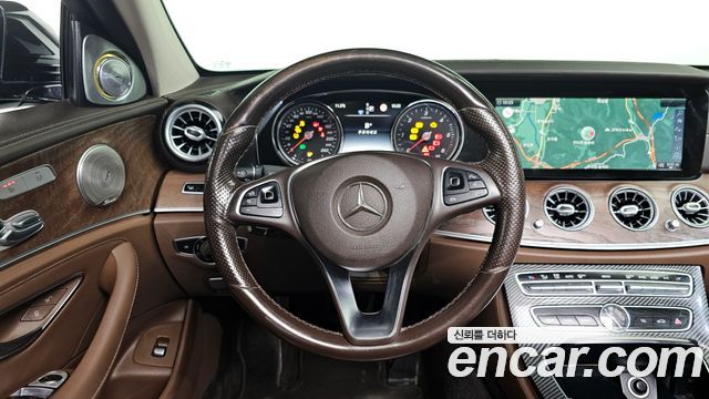 Mercedes-Benz E-Class E220d 익스클루시브 2017 thumbnail 13