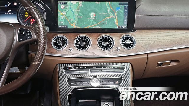 Mercedes-Benz E-Class E220d 익스클루시브 2017 thumbnail 14