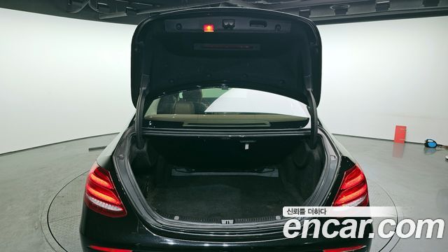Mercedes-Benz E-Class E220d 익스클루시브 2017 thumbnail 20