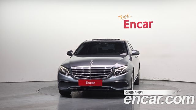 Mercedes-Benz E-Class E220d 4MATIC 익스클루시브 2017 thumbnail 3