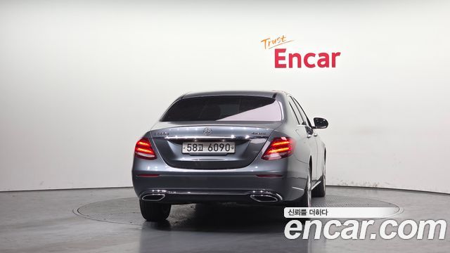 Mercedes-Benz E-Class E220d 4MATIC 익스클루시브 2017 thumbnail 4