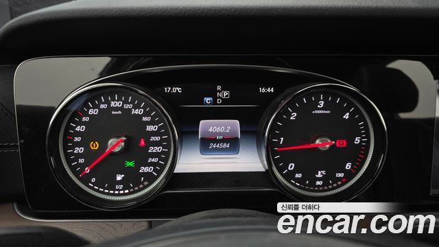 Mercedes-Benz E-Class E220d 4MATIC 익스클루시브 2017 thumbnail 8