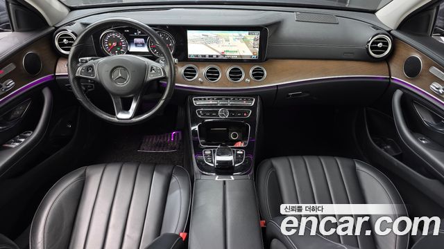 Mercedes-Benz E-Class E220d 4MATIC 익스클루시브 2017 thumbnail 7