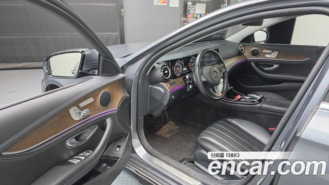 Mercedes-Benz E-Class E220d 4MATIC 익스클루시브 2017 thumbnail 10