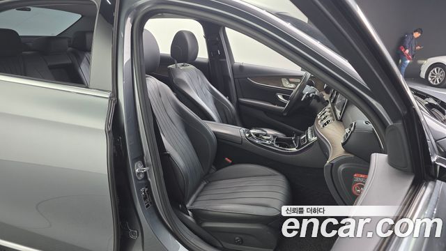 Mercedes-Benz E-Class E220d 4MATIC 익스클루시브 2017 thumbnail 12