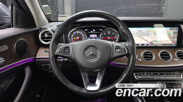 Mercedes-Benz E-Class E220d 4MATIC 익스클루시브 2017 thumbnail 13