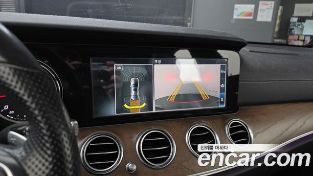 Mercedes-Benz E-Class E220d 4MATIC 익스클루시브 2017 thumbnail 16