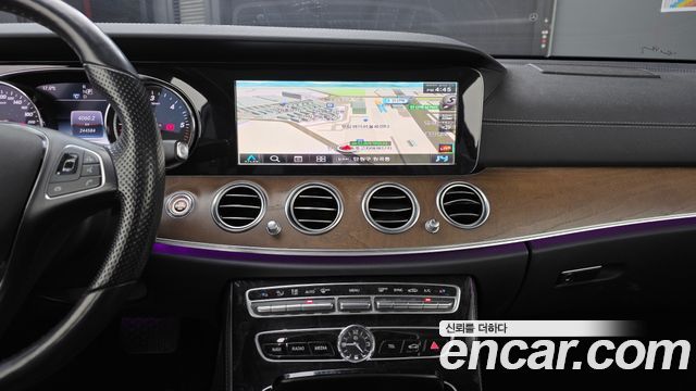 Mercedes-Benz E-Class E220d 4MATIC 익스클루시브 2017 thumbnail 17