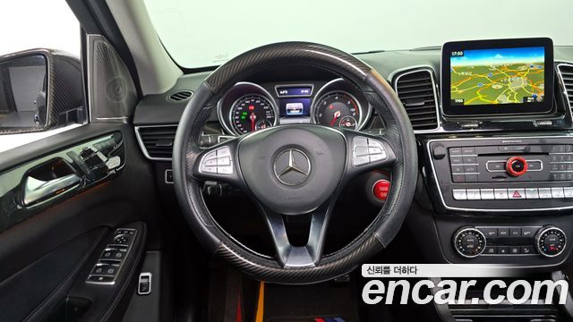 Mercedes-Benz GLE-Class GLE350 d 4MATIC 2016 thumbnail 13