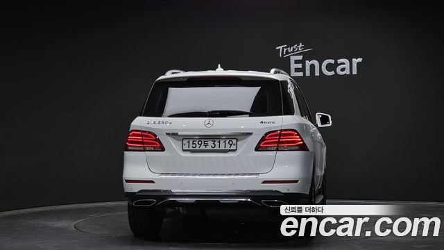 Mercedes-Benz GLE-Class GLE250 d 4MATIC 2016 thumbnail 4