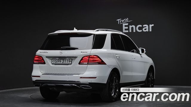 Mercedes-Benz GLE-Class GLE250 d 4MATIC 2016 thumbnail 2