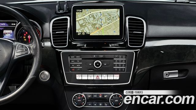 Mercedes-Benz GLE-Class GLE250 d 4MATIC 2016 thumbnail 14