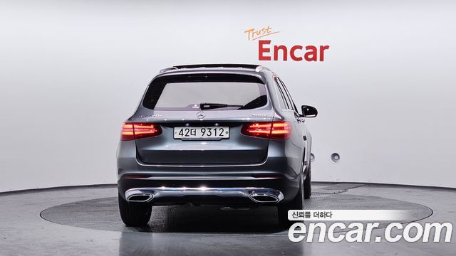Mercedes-Benz GLC-Class GLC220 d 4MATIC 2018 thumbnail 4