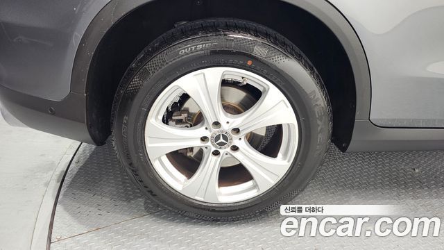Mercedes-Benz GLC-Class GLC220 d 4MATIC 2018 thumbnail 5