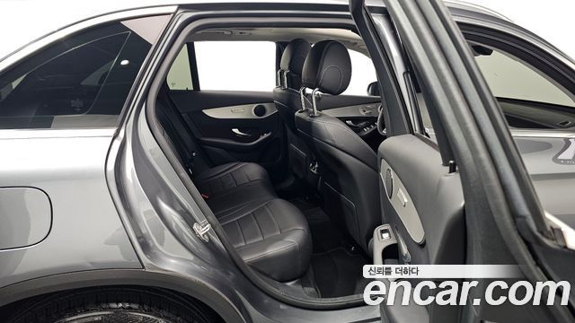 Mercedes-Benz GLC-Class GLC220 d 4MATIC 2018 thumbnail 11