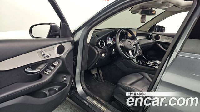 Mercedes-Benz GLC-Class GLC220 d 4MATIC 2018 thumbnail 12