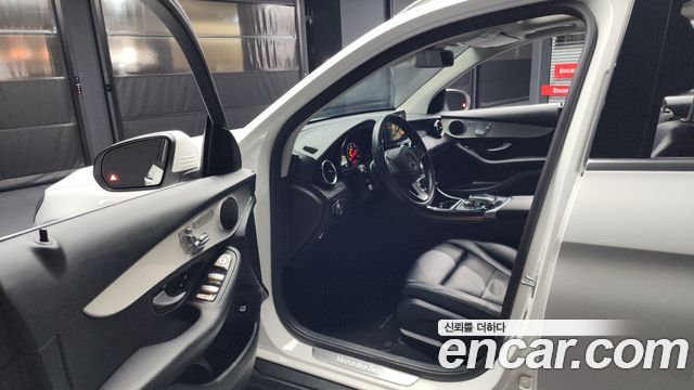 Mercedes-Benz GLC-Class GLC220 d 4MATIC 2017 thumbnail 10