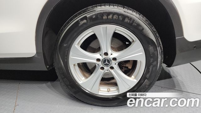 Mercedes-Benz GLC-Class GLC220 d 4MATIC 2017 thumbnail 6