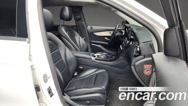 Mercedes-Benz GLC-Class GLC220 d 4MATIC 2017 thumbnail 11
